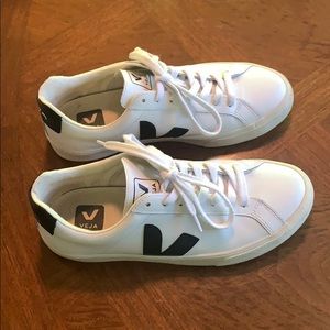 Women’s Veja Esplar Sneaker 38